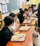 ふれあいサミット給食の様子3.