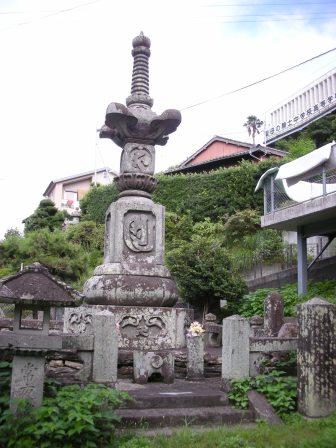 本河内宝篋印塔