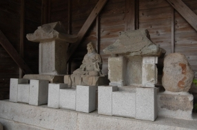 現川焼関係瀬古の石祠石仏