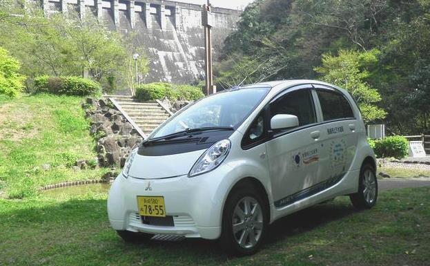 平成24年度に導入した電気自動車の写真