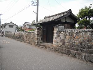 樋口家表門・石塀