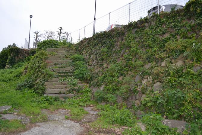 深堀陣屋跡石積と門柱