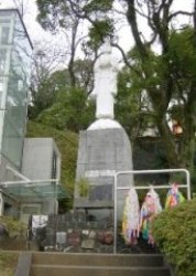 平和を祈る子(像)の画像