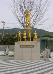 原爆殉難教え子と教師の像