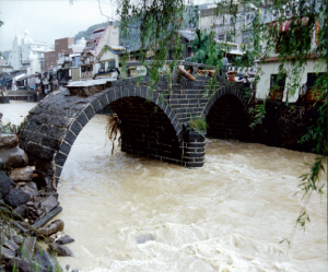 一部損壊した眼鏡橋