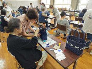 春の講座「クラフトバンド小物」