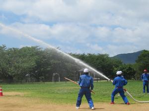 消防団員の訓練披露