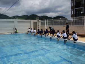 プールでの漕ぎ方指導