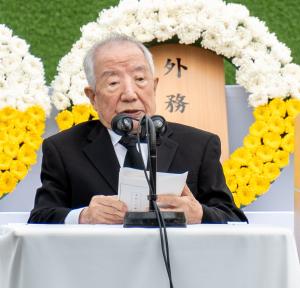 令和7年平和祈念式典平和への誓い代表者写真