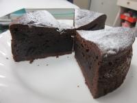 カットしたガトーショコラ