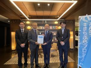 認定書授与の様子