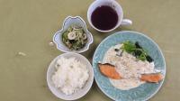 ごはん・魚のきのこソースかけ・ごま酢あえ・グレープ寒天