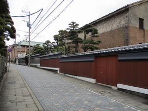 長塀のある町並みの画像1