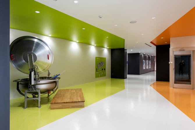 体験コーナー・見学通路の画像1