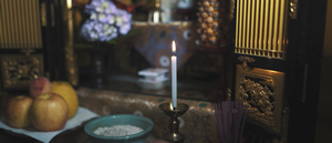 燃え上がる炎のローソクの画像