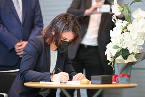 被爆者との対話及び芳名録記帳の画像3